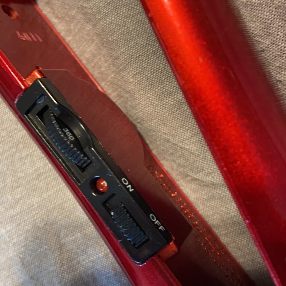 CHI Hair Straightener - Picture 2 of 9